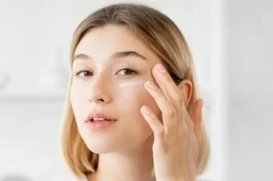 Apply This Mixture on the Dark Circles Under Your Eyes and Wake Up Without Them!