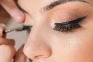 Applying Fake Eyelashes Guide